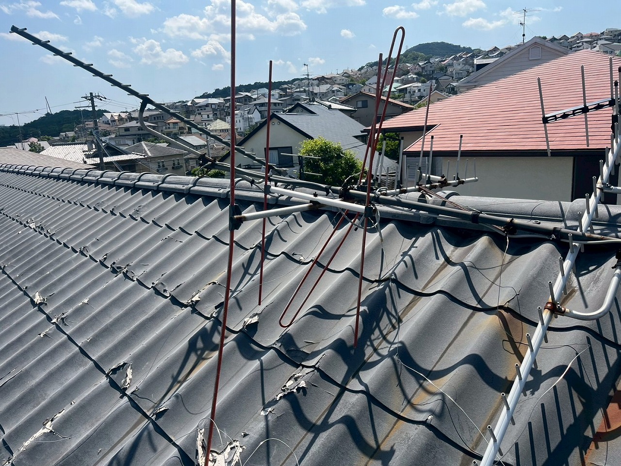 【要注意】いつの間に？台風で屋根のアンテナが倒れた！？使っていないアンテナ、放置すると大変なことに！＠西京区